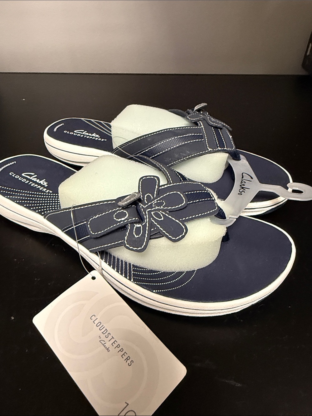 Clarks Brinkley Florah Women's Navy and White Thong Sandal Size 10M